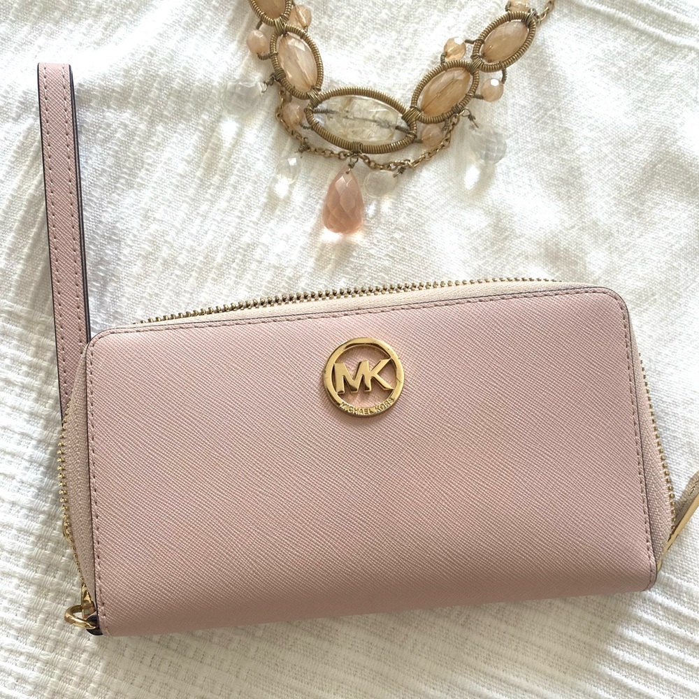 Michael Kors pale pink smartphone wristlet wallet EUC